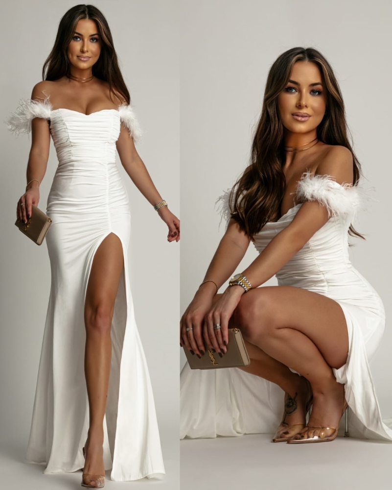 Sukienka maxi z marszczeniem i piórkami biała PREMIUM