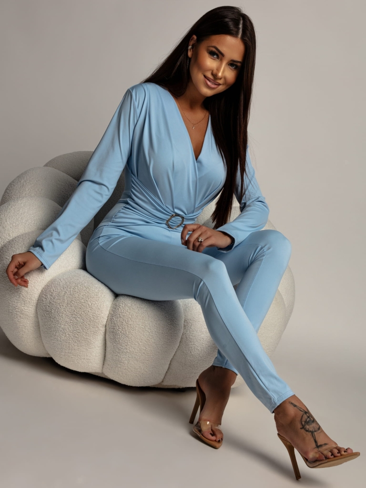 Kombinezon klasyczny z klamrą ozdobną niebieski