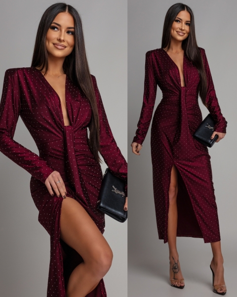 Sukienka z cyrkoniami na długi rękaw z ozdobnym dekoltem bordowa