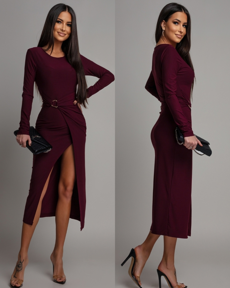 Sukienka midi z rozcięciem i ozdobną klamrą bordowa