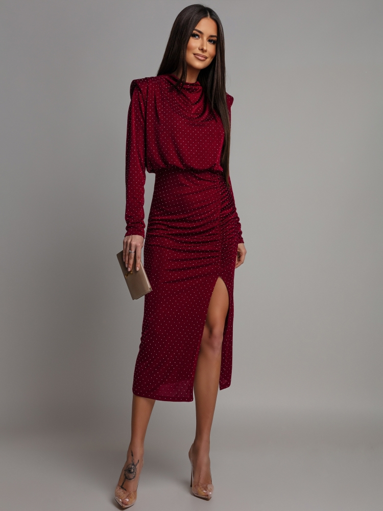 Sukienka midi z ozdobnymi cyrkoniami i marszczeniem na długi rękaw bordowa 