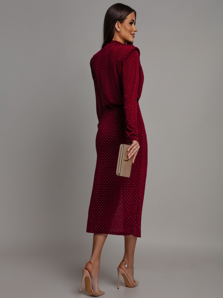 Sukienka midi z ozdobnymi cyrkoniami i marszczeniem na długi rękaw bordowa 