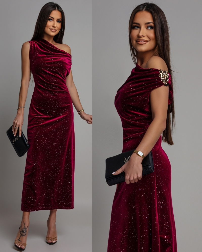 Sukienka midi welurowa opadające ramię bordowa