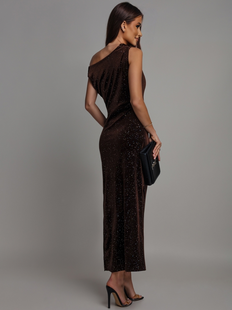 Sukienka midi welurowa opadające ramię brązowa