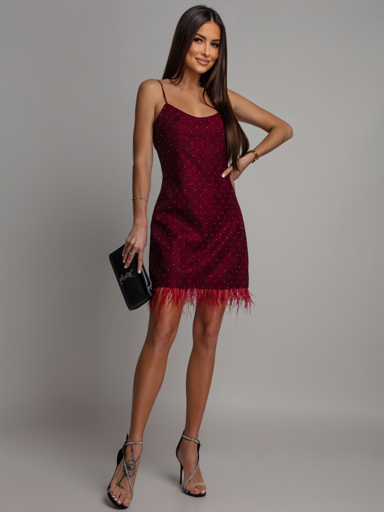 Sukienka mini z cyrkoniami kwiatowym printem oraz piórkami bordowa