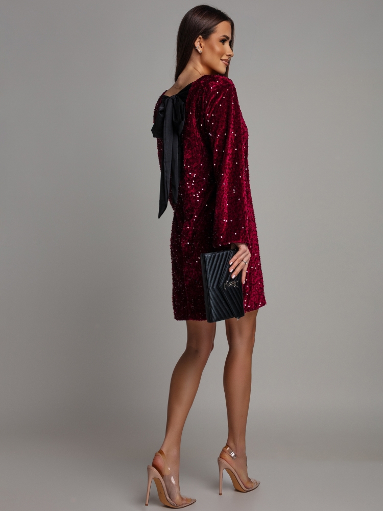 Sukienka mini cekinowa na długi rękaw z ozdobną kokardą bordowa