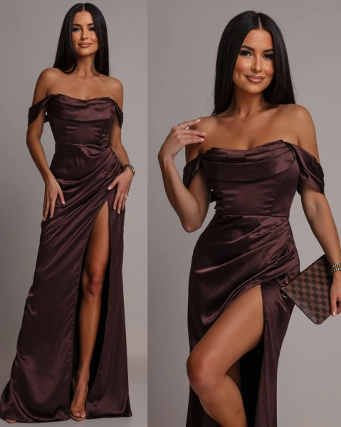 Elegancka sukienka maxi satynowa z opadającymi ramiączkami brązowa PREMIUM