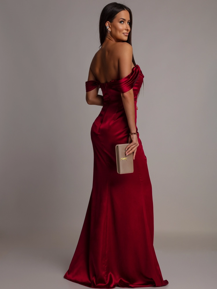 Elegancka sukienka maxi satynowa z opadającymi ramiączkami bordowa PREMIUM