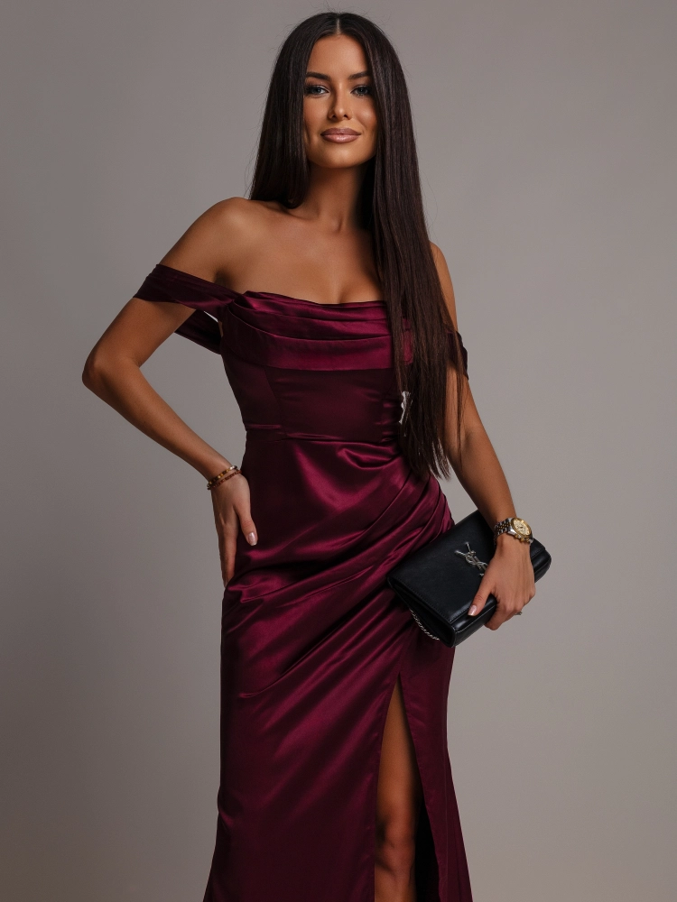 Elegancka sukienka maxi satynowa z opadającymi ramiączkami wino PREMIUM