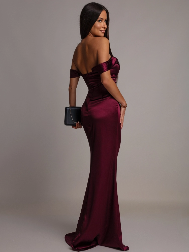 Elegancka sukienka maxi satynowa z opadającymi ramiączkami wino PREMIUM