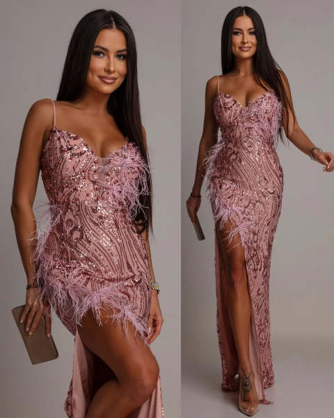 Elegancka sukienka MAXI z perełkami i piórkami różowa PREMIUM