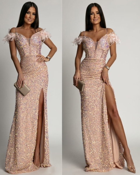 Sukienka długa maxi cekinowa z piórkami pudrowy róż PREMIUM