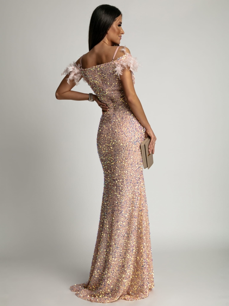 Sukienka długa maxi cekinowa z piórkami pudrowy róż PREMIUM